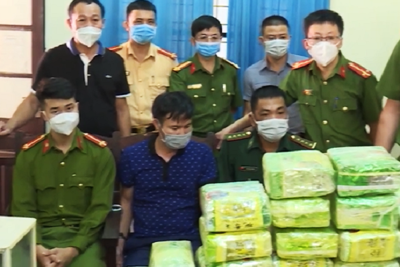 Nghệ An: Bắt giữ đối tượng ôm hàng “nóng”, vận chuyển lượng lớn ma túy