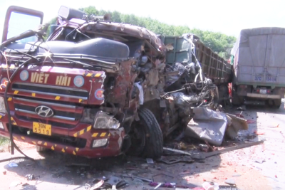 Hà Tĩnh: Va chạm giữa xe đầu kéo và xe tải, 1 tài xế tử vong
