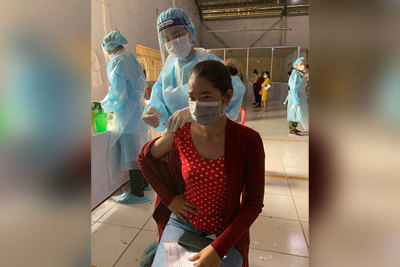 Tiêm vaccine Covid-19, một người dân Campuchia lĩnh hơn 50 triệu tiền thưởng