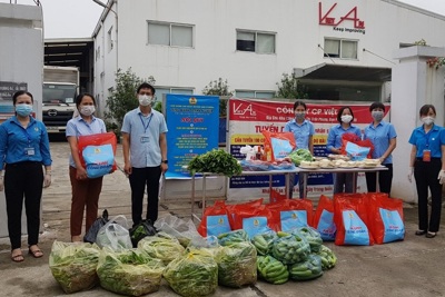 Túi "An sinh Công đoàn” kịp thời đến với hàng trăm người lao động tại các huyện