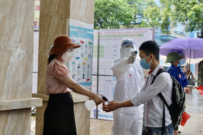 Bắc Giang: Tạm dừng điều hành hoạt động với Chủ tịch huyện Tân Yên do để lọt ca nghi dương tính SARS-CoV-2 tại điểm thi