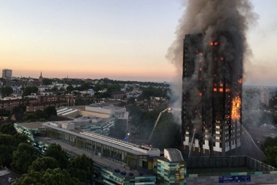 [Video] Tòa nhà 27 tầng ở London chìm trong biển lửa