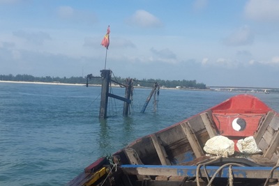 Quảng Trị: Cháy tàu trên biển, 5 ngư dân được cứu vào bờ an toàn