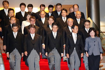 Thủ tướng Nhật Bản cải tổ nội các: Lối đi nào cho Abenomics?