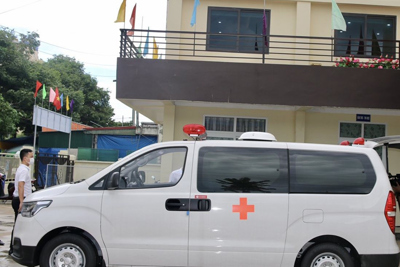 FLC tặng xe cứu thương cho Sầm Sơn, sau khi chi viện hơn 150 tỷ phòng chống dịch bệnh, thiên tai tại nhiều tỉnh thành