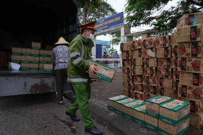 Hà Nội: Tiếp tế thực phẩm cho Bệnh viện Bệnh Nhiệt đới Trung ương cơ sở Kim Chung sau lệnh cách ly y tế