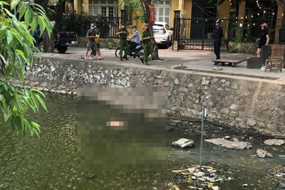 Hà Nội: Phát hiện một xác nam giới nổi trên mặt hồ ở Quảng An
