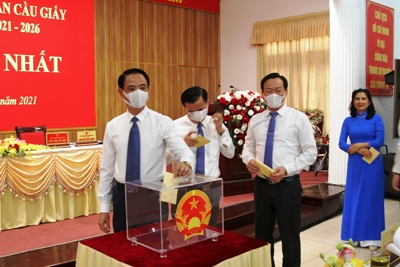 Ông Bùi Tuấn Anh tái đắc cử chức danh Chủ tịch UBND quận Cầu Giấy