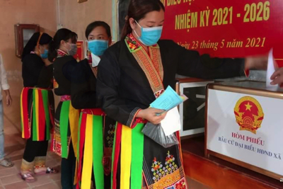 Người dân Quảng Ninh nô nức bỏ phiếu hoà cùng "Ngày hội non sông"