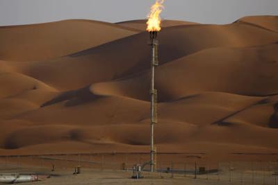 Lo ngại về cuộc chiến giá dầu do nội bộ OPEC lục đục