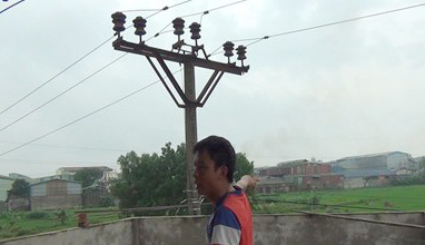 Hàng chục hộ dân thôn Phú Ổ nằm dưới đường dây 35kV