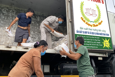 Đại sứ quán Bỉ tặng 10 tấn gạo hỗ trợ lao động nữ bị ảnh hưởng bởi dịch Covid-19 tại Hà Tĩnh