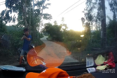 Quảng Nam: Công an vào cuộc xác minh clip người đàn ông chĩa súng vào tài xế ô tô