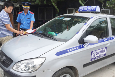 Taxi “chui” bắt chẹt khách nước ngoài tại Hà Nội: Hệ lụy từ lỗ hổng quản lý