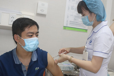 Việt Nam đặt mục tiêu tiêm vaccine Covid-19 cho 70 triệu người, tiến tới đạt miễn dịch cộng đồng