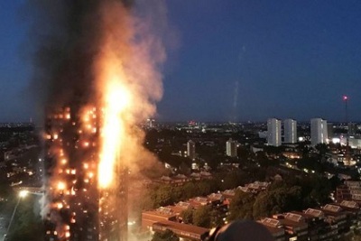 Cháy chung cư ở London: Hàng trăm người còn mắc kẹt