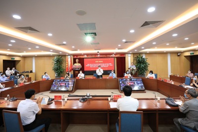 Chủ tịch UBND TP Chu Ngọc Anh và các ứng cử viên đại biểu HĐND TP Hà Nội tiếp xúc cử tri quận Đống Đa