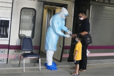Thái Lan chuyển bệnh nhân Covid-19 về quê bằng tàu hỏa