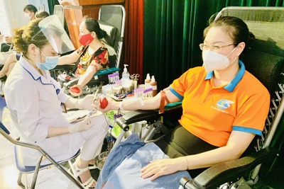 Chùm ảnh: Phụ nữ quận Thanh Xuân hiến máu an toàn giữa mùa dịch