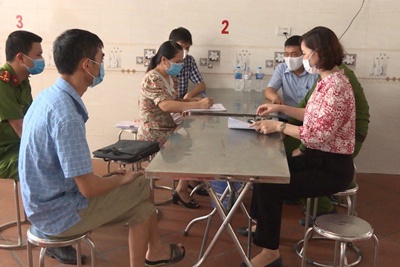 Huyện Phú Xuyên xử phạt 5 cơ sở kinh doanh dịch vụ ăn uống 35 triệu đồng vì vi phạm quy định phòng dịch