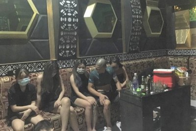 Bắc Giang: 8 đối tượng sử dụng ma túy “bay lắc” trong quán karaoke bất chấp dịch
