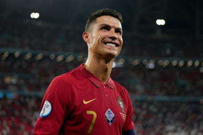 Ronaldo dẫn đầu danh sách Vua phá lưới EURO 2020, cân bằng bằng kỷ lục ghi bàn thế giới