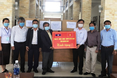 Hỗ trợ các tỉnh nước bạn Lào trang thiết bị y tế phòng chống dịch Covid-19