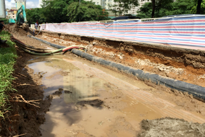 Vẫn chưa khắc phục xong vụ vỡ ống nước trên đường Trần Duy Hưng