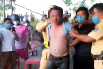 Đà Nẵng: Tài xế xe khách hung hăng chửi bới cảnh sát, húc chốt kiểm dịch y tế