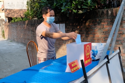 Tỷ lệ cử tri đi bầu cử tại huyện Sóc Sơn, Mê Linh đạt khoảng 98%