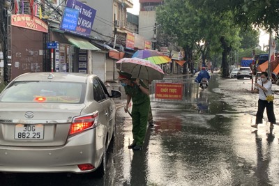 Quận Nam Từ Liêm: Các lực lượng không kể nắng mưa, kiểm soát an toàn tại các chốt trực