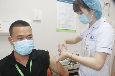 Hà Nội: Người dân sẽ được tiêm 2 mũi vaccine Covid-19 cùng loại