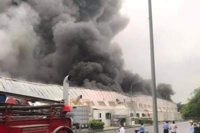 Hải Dương: Hàng trăm chiến sĩ tham gia dập đám cháy lớn tại Công ty Doosan