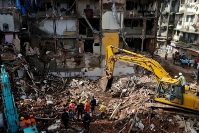 Tòa nhà 117 tuổi tại Ấn Độ bị sập, 33 người thiệt mạng