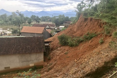 Quảng Ngãi: Huyện vùng cao xin phương án khẩn cấp chống sạt lở núi