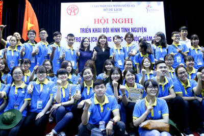 Hà Nội tăng cường 200 sinh viên hỗ trợ du khách