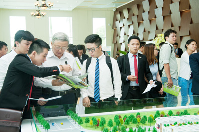 Thị trường bất động sản TP Hồ Chí Minh dịp cuối năm: Sôi động bởi chiêu trò?