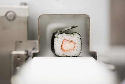 Tranh cãi quanh việc dùng robot làm sushi giá rẻ ở Nhật