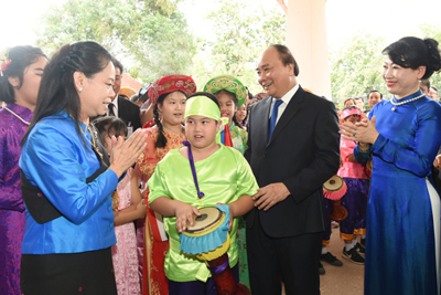 Thủ tướng gặp bà con kiều bào tại bản Mạy, Thái Lan