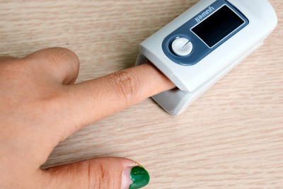 Đổ xô mua máy đo nồng độ oxy trong máu: Cẩn thận tiền mất, tật mang