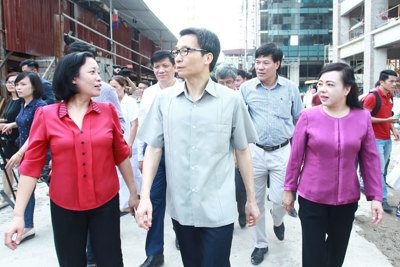 Phó Thủ tướng Vũ Đức Đam thị sát “điểm nóng” sốt xuất huyết tại Hà Nội