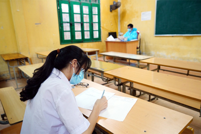 Những hình ảnh ấn tượng trong buổi thi đầu tiên kỳ thi vào lớp 10 THPT tại Hà Nội