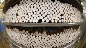 Lo tỷ lệ người hút thuốc lá tăng, Bộ Tài chính đề xuất tăng thuế tuyệt đối