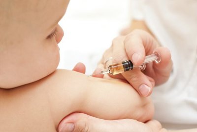 [Thuốc&Sức khỏe] Cần thiết tiêm vaccine nhắc lại cho trẻ