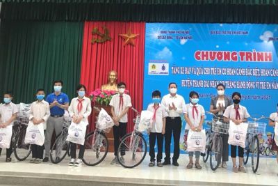 Hà Nội tặng 220 xe đạp, phần quà cho trẻ em có hoàn cảnh đặc biệt