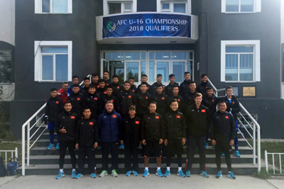 Tuyển U16 Việt Nam làm quen với sân thi đấu Football Centrer MFF