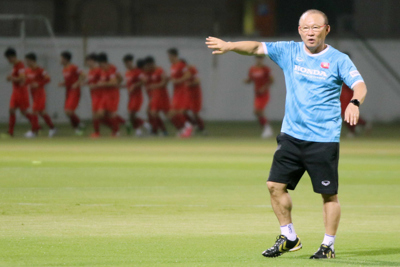 HLV Park Hang-seo bị cấm chỉ đạo trận Việt Nam - UAE: Yên tâm vì có Lee Young-jin