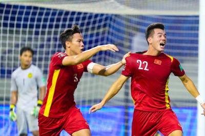 Đánh bại Malaysia, tuyển Việt Nam bảo vệ vững chắc ngôi đầu bảng