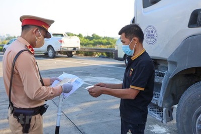 Hỗ trợ xét nghiệm lưu động cho tài xế chở hàng hóa ở Hà Nội, Hải Phòng