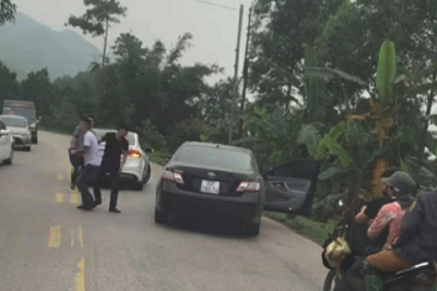 Quảng Ninh: Điều tra nhóm đối tượng tạt đầu xe và hành hung người đi đường